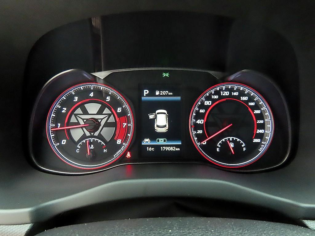 HYUNDAI Kona - Vista 9