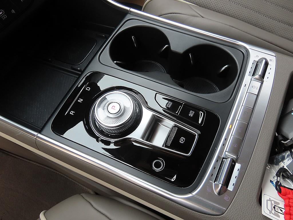 KIA Carnival - Vista 12