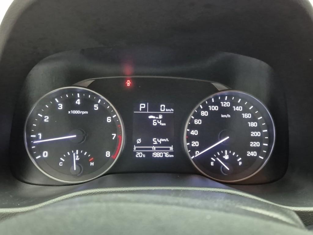 HYUNDAI Avante - Vista 6