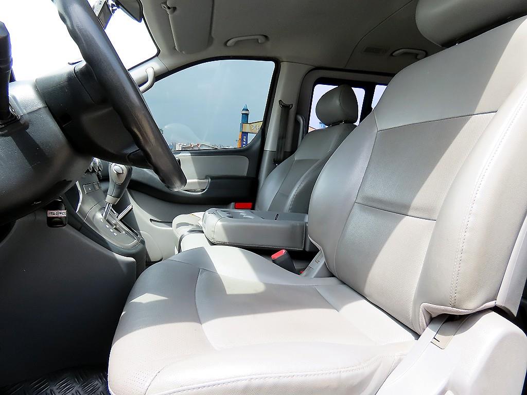HYUNDAI Starex - Vista 5