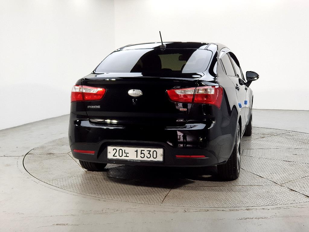 KIA Pride - Vista 3