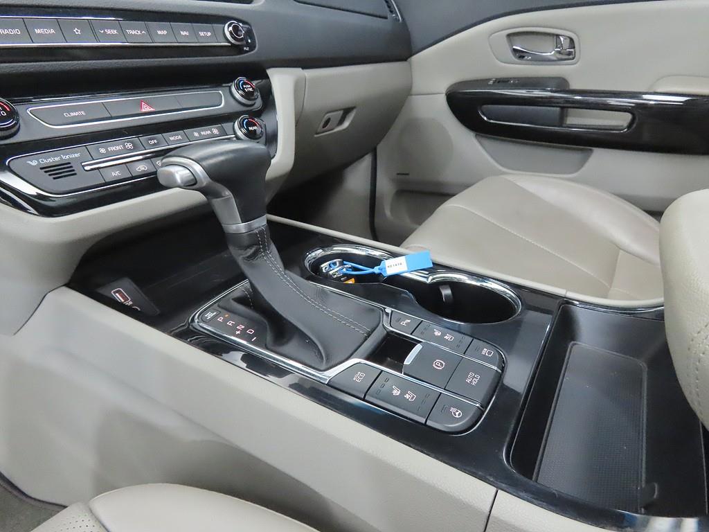KIA Carnival - Vista 11