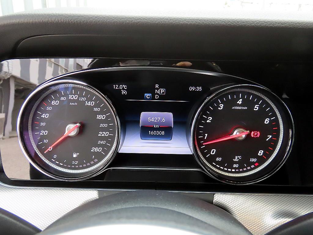 Mercedes Benz E class - Vista 9