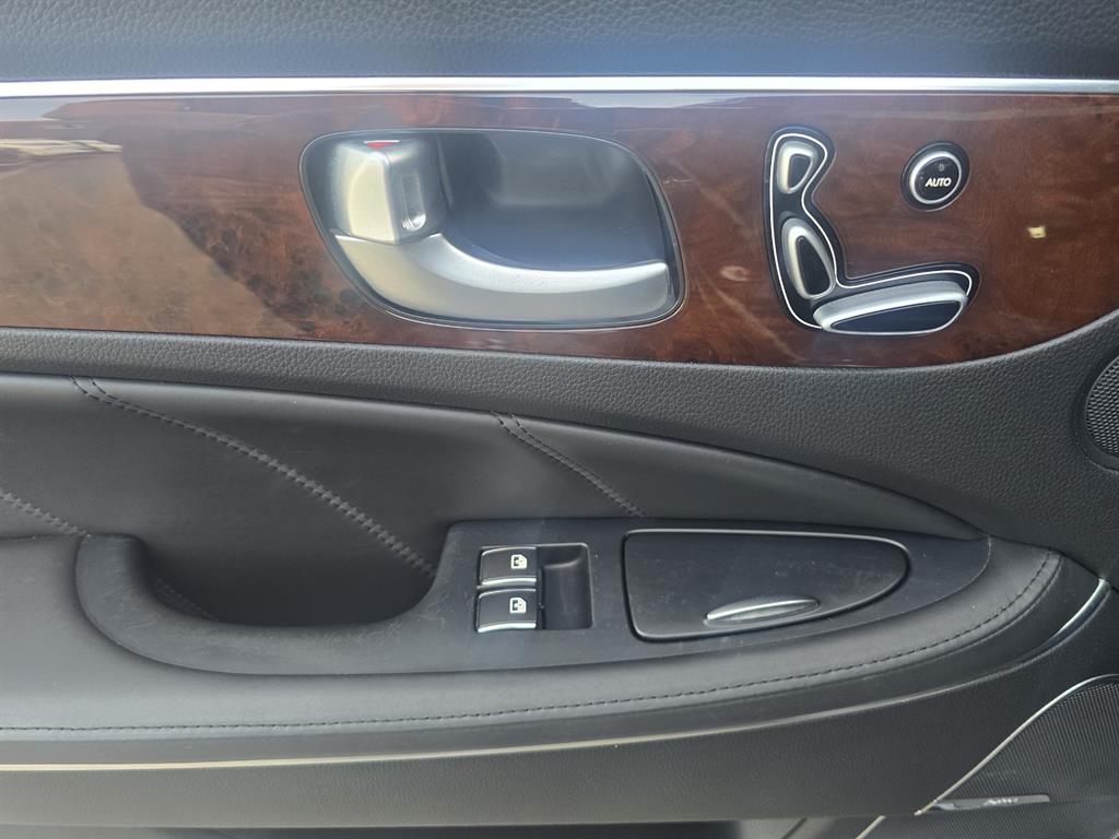 HYUNDAI Equus - Vista 10