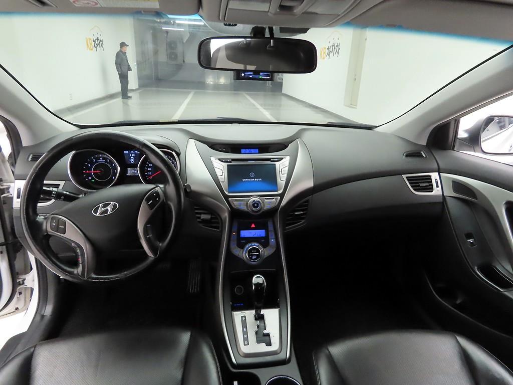 HYUNDAI Avante - Vista 6