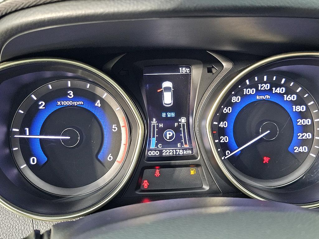 HYUNDAI i30 - Vista 7