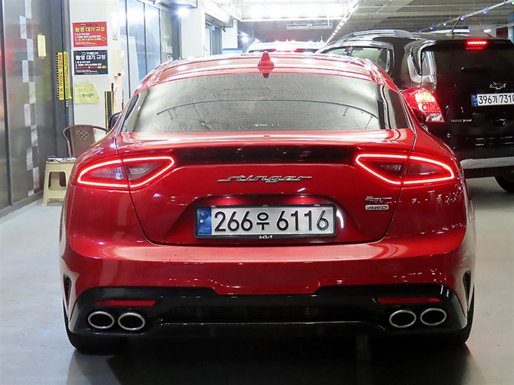 KIA Stinger - Vista 5