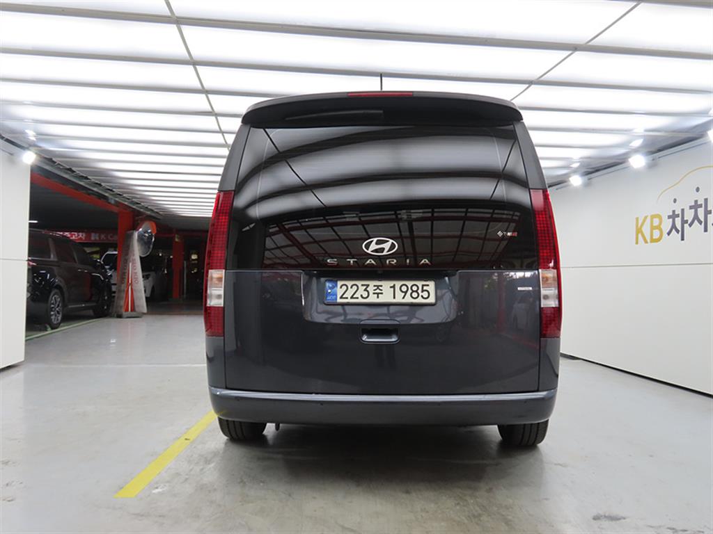 HYUNDAI Staria - Vista 3