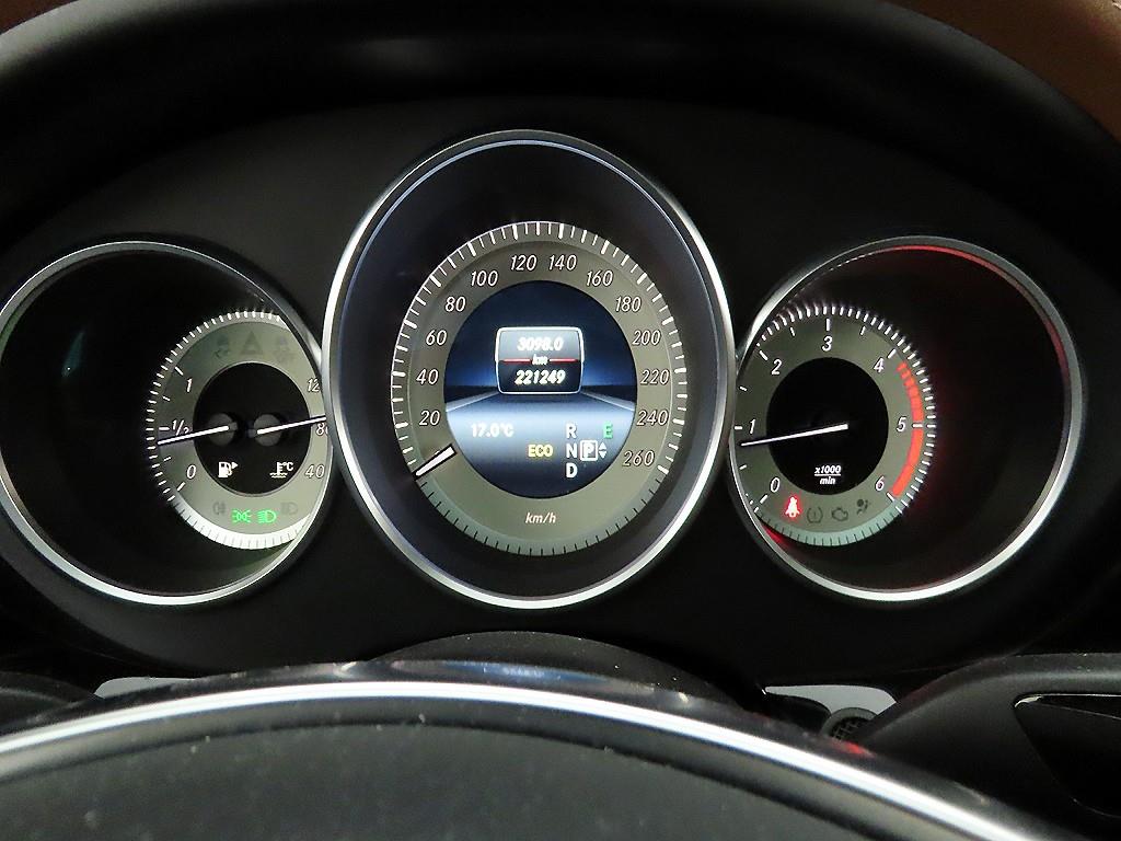 Mercedes Benz CLS Class - Vista 6
