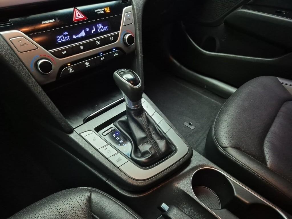 HYUNDAI Avante - Vista 8