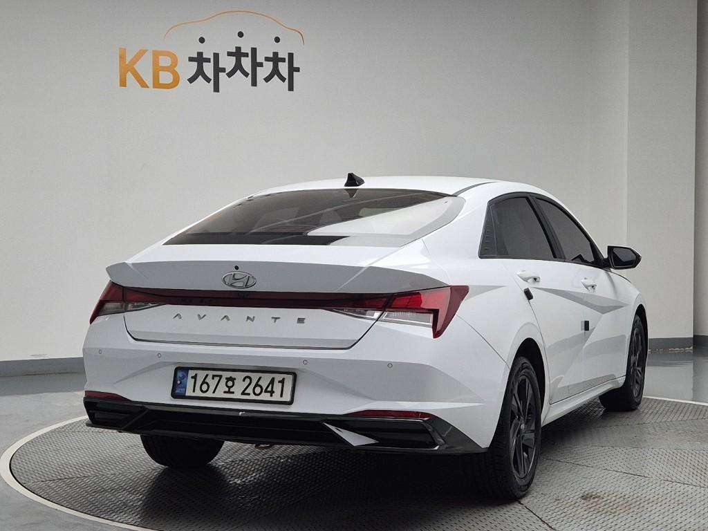 HYUNDAI Avante - Vista 3