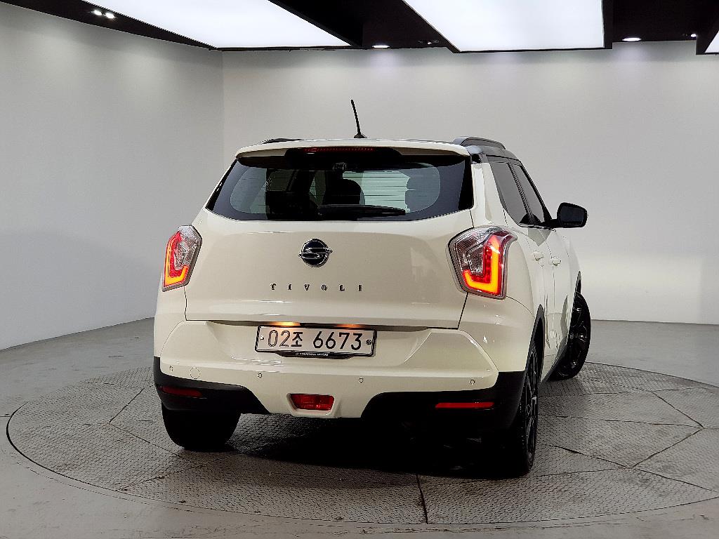 Ssangyong Tivoli - Vista 3