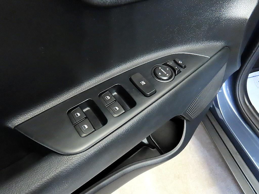 KIA Stonic 2018 Azul - Importación desde Corea - HF Imports Iquique - Foto 13