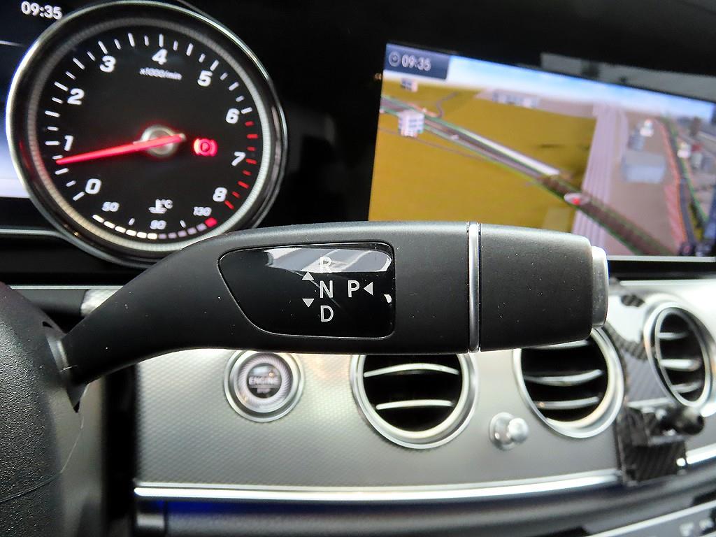 Mercedes Benz E class - Vista 10