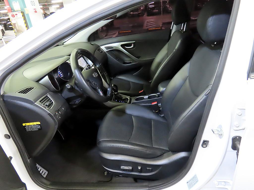 HYUNDAI Avante - Vista 6