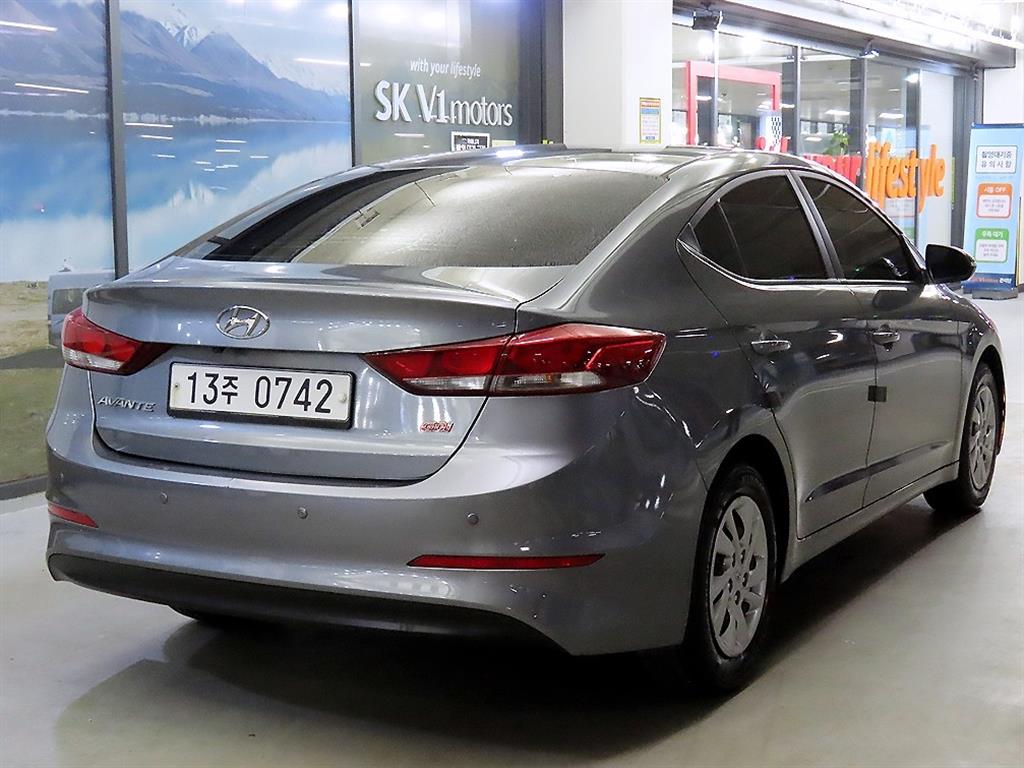 HYUNDAI Avante - Vista 4