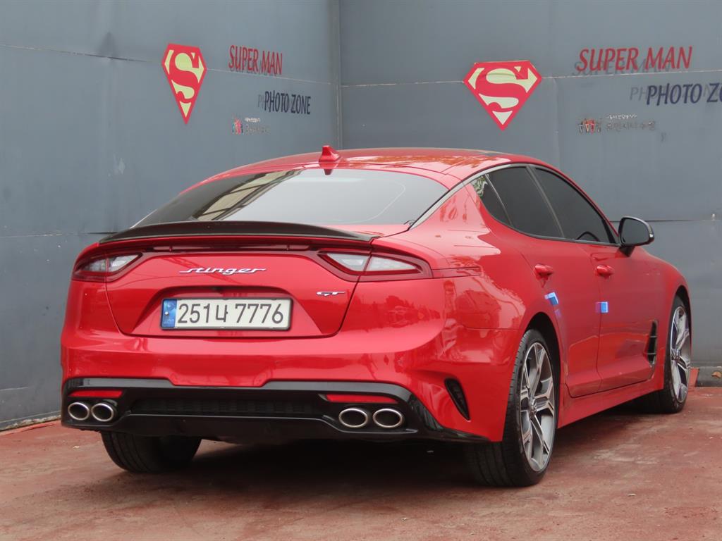 KIA Stinger - Vista 5