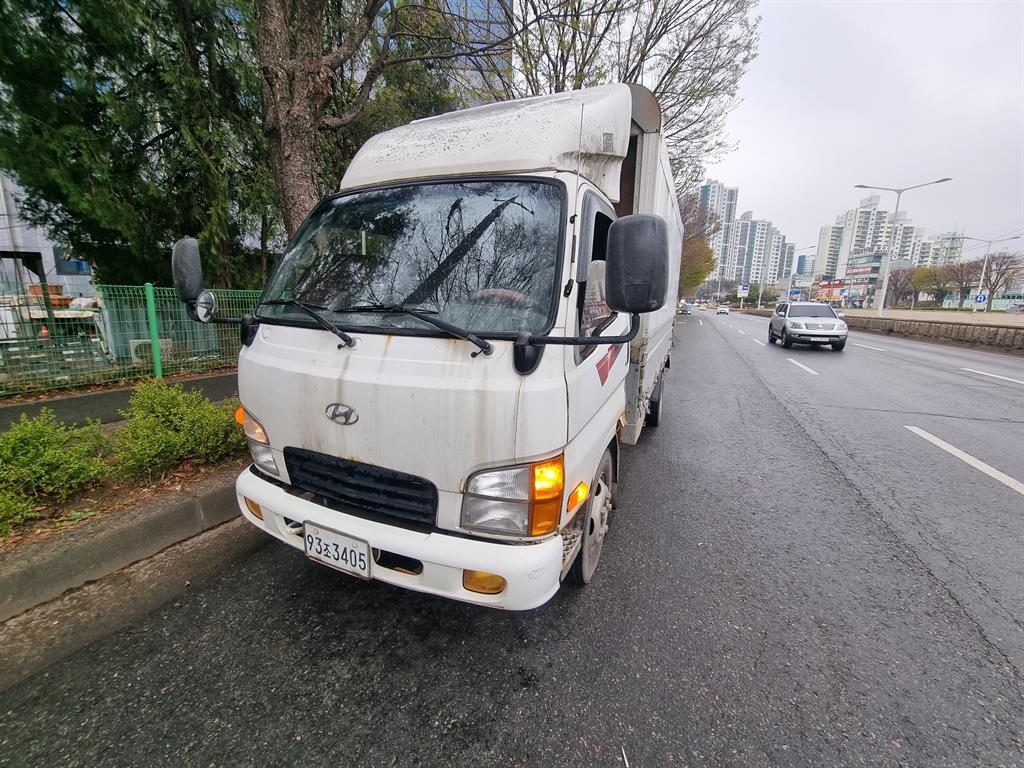 medium and large cargo truck 2011 Blanco - Importación desde Corea - HF Imports Iquique - Foto 1