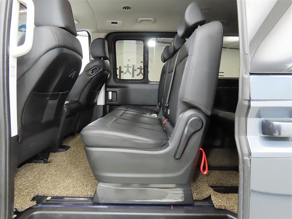 HYUNDAI Staria - Vista 6