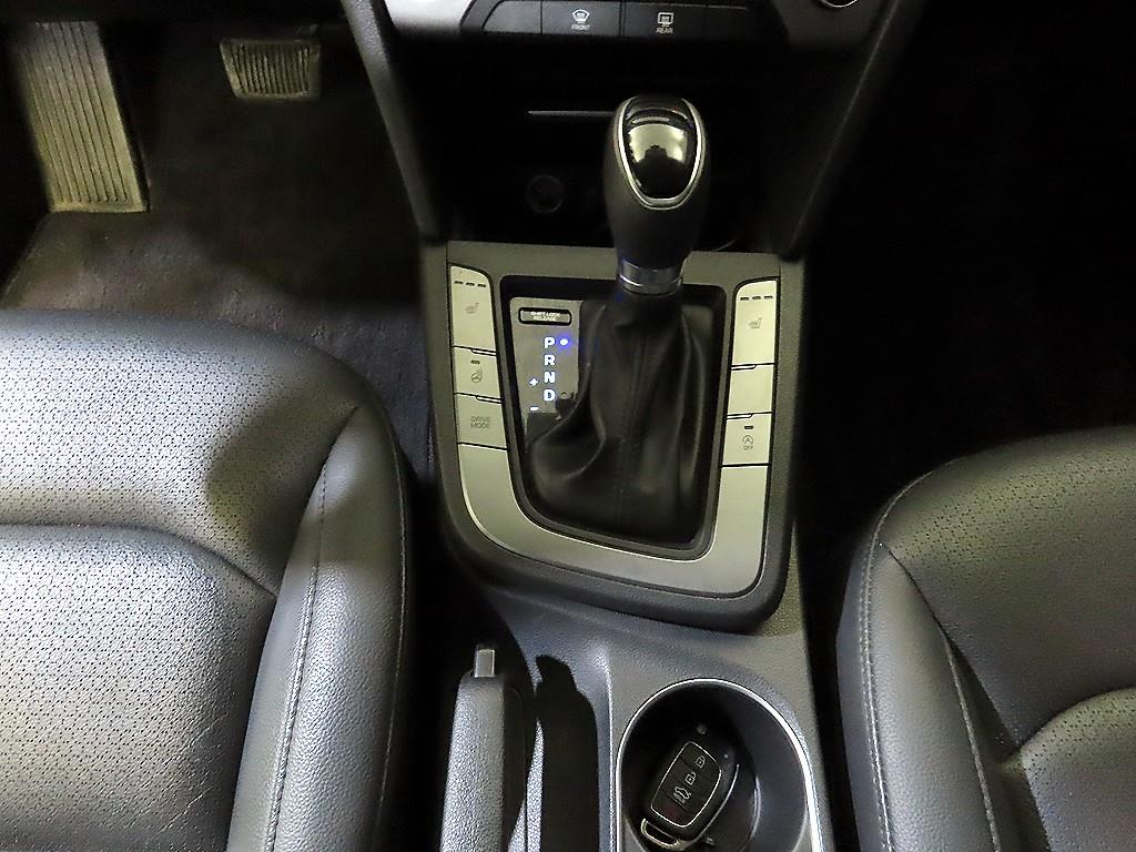 HYUNDAI Avante - Vista 12