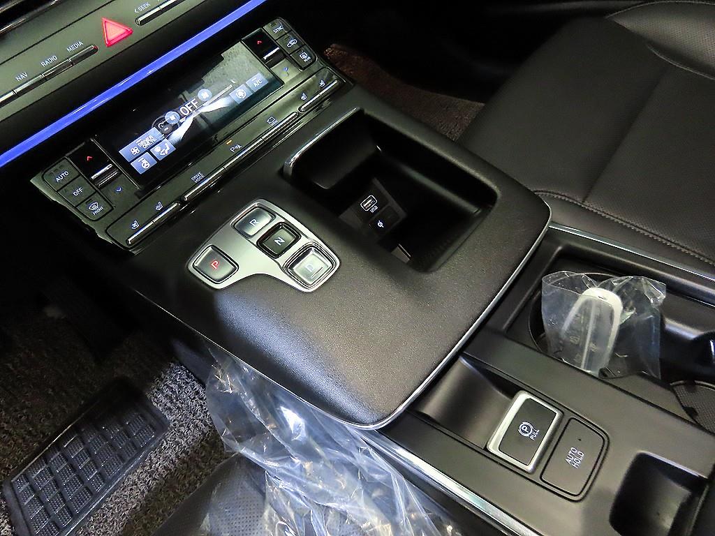 HYUNDAI Grandeur - Vista 12