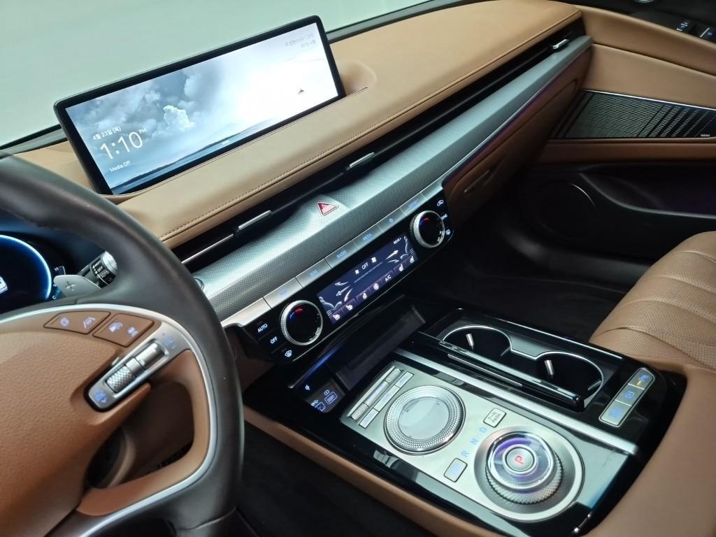 Genesis G80 - Vista 10