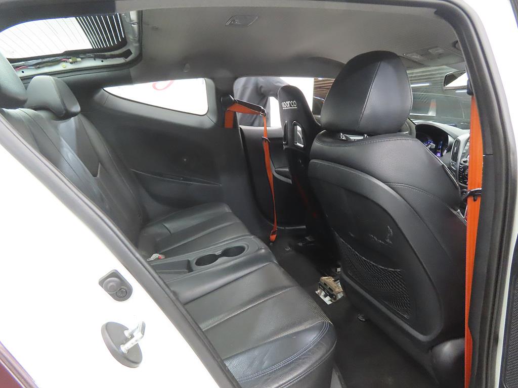 HYUNDAI Veloster - Vista 6