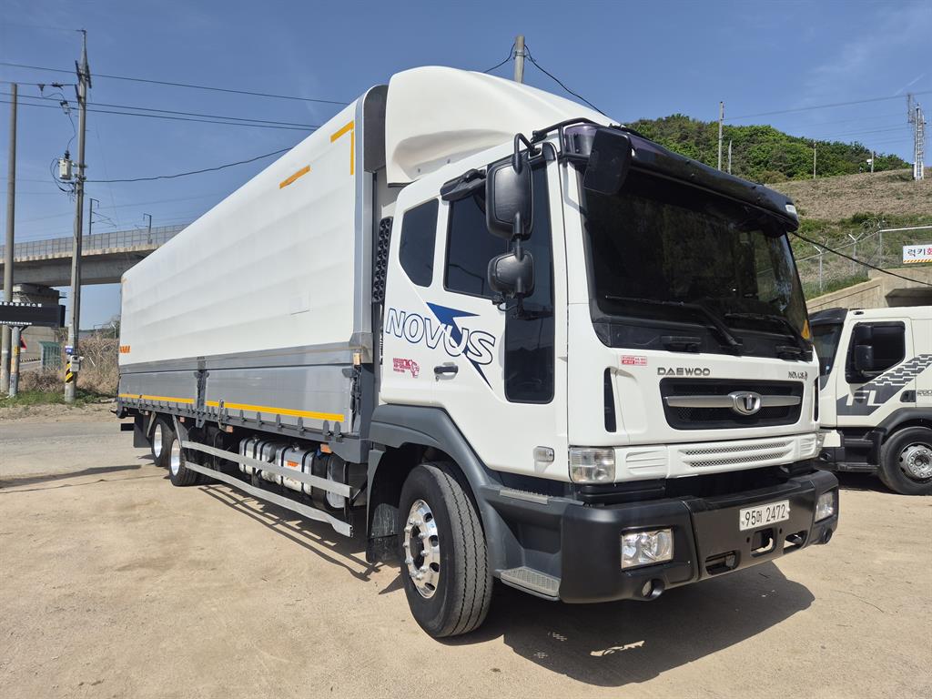 medium and large cargo truck - Vista 3