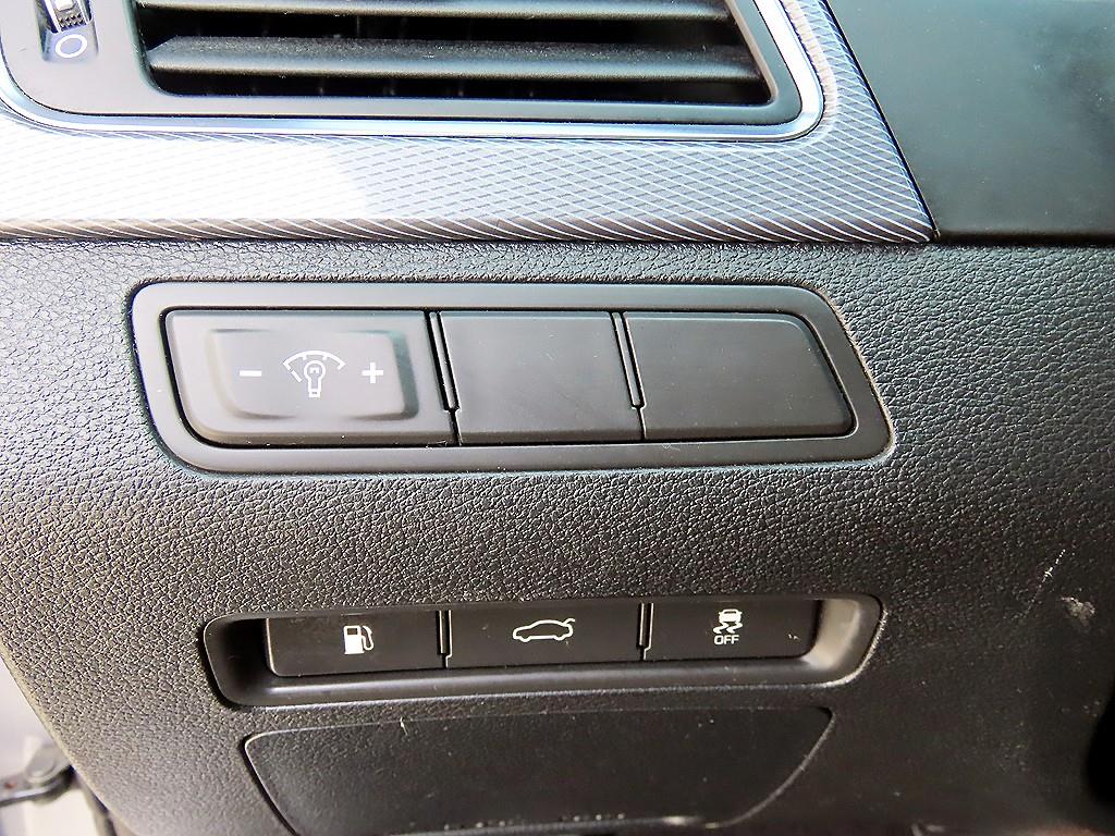 HYUNDAI Sonata - Vista 12