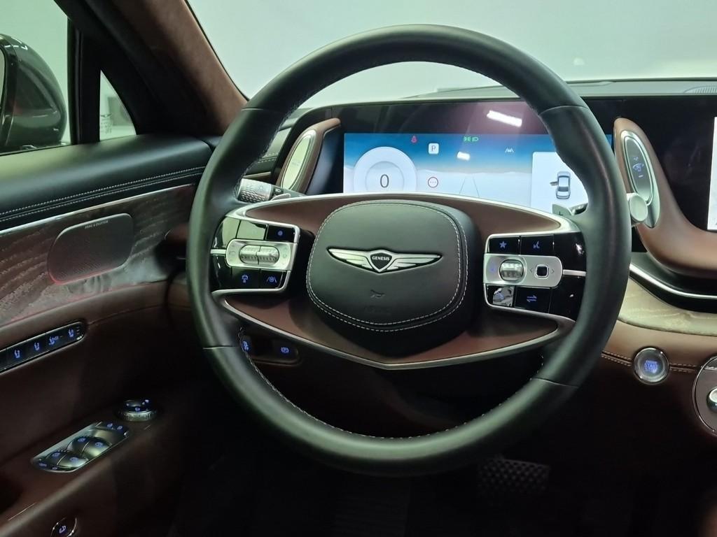 Genesis G90 - Vista 10