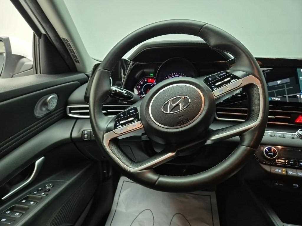 HYUNDAI Avante - Vista 9