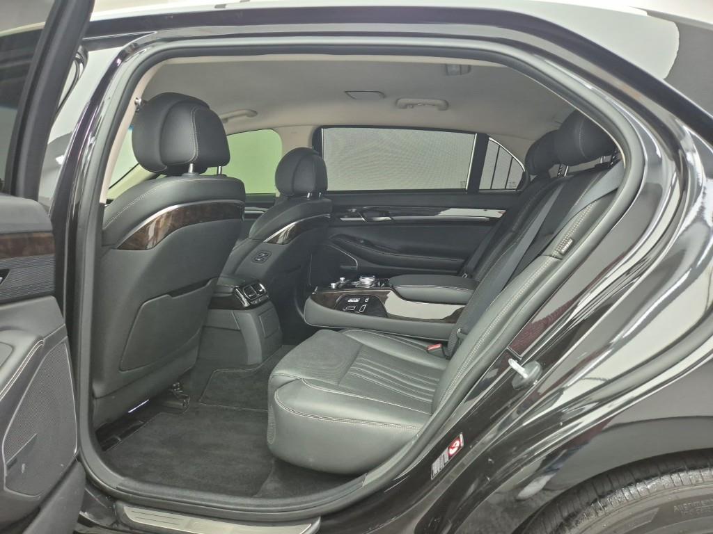 Genesis G90 - Vista 12