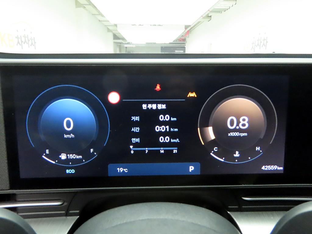 HYUNDAI Kona - Vista 5