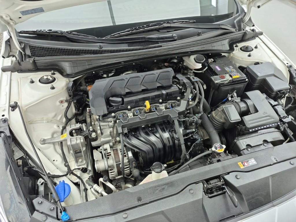 HYUNDAI Avante - Vista 6