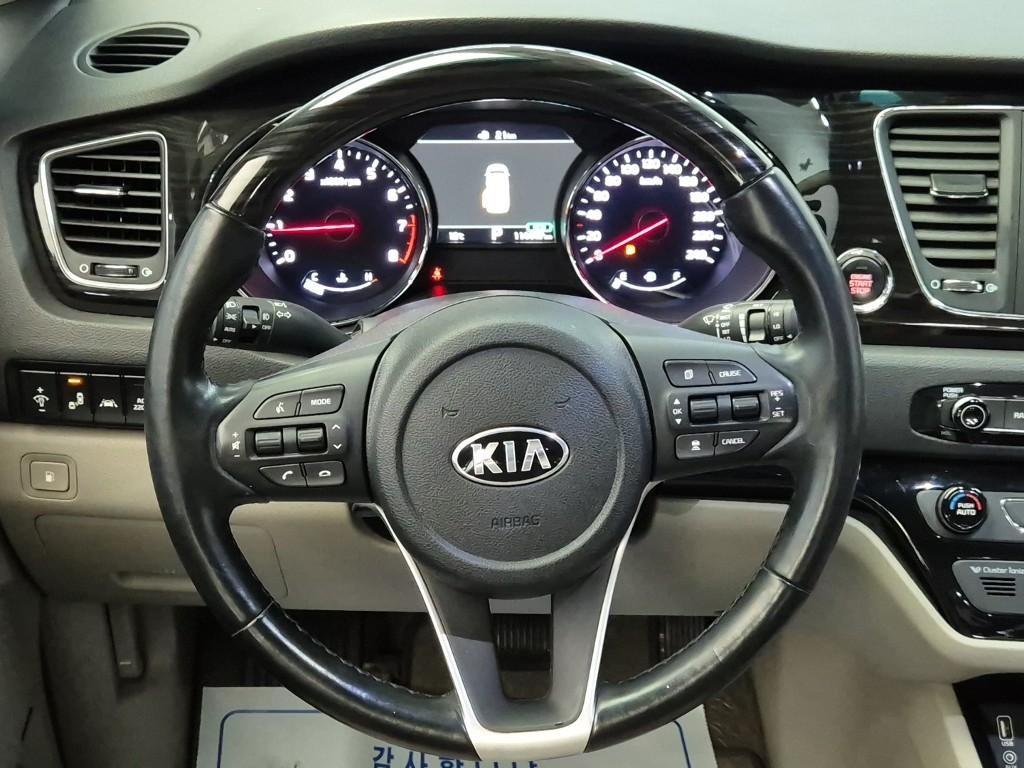 KIA Carnival - Vista 9