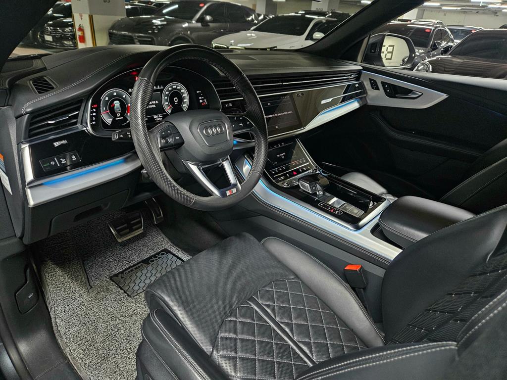 Audi Q8 - Vista 9