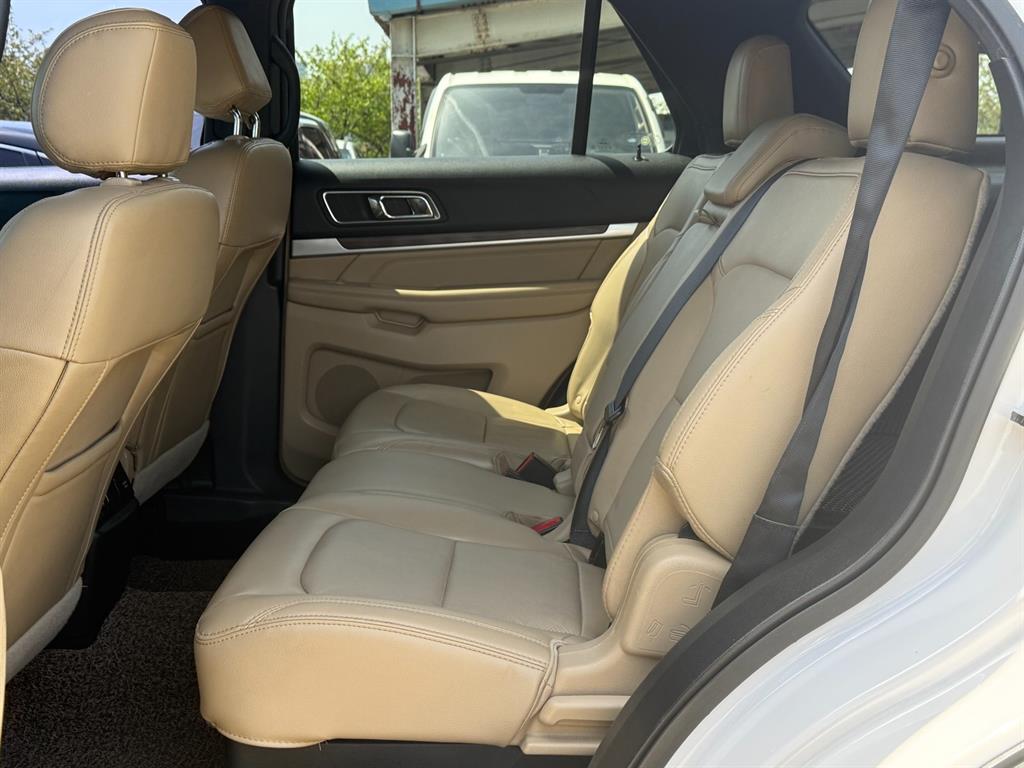 Ford Explorer - Vista 9