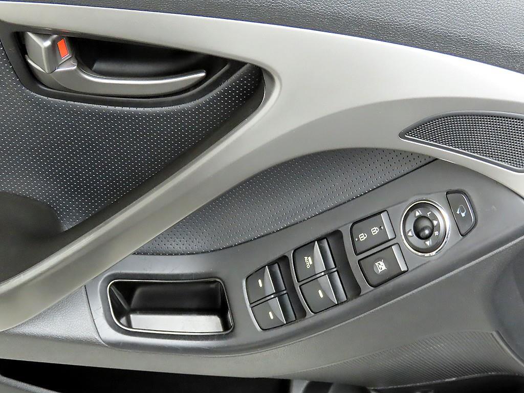 HYUNDAI Avante - Vista 11