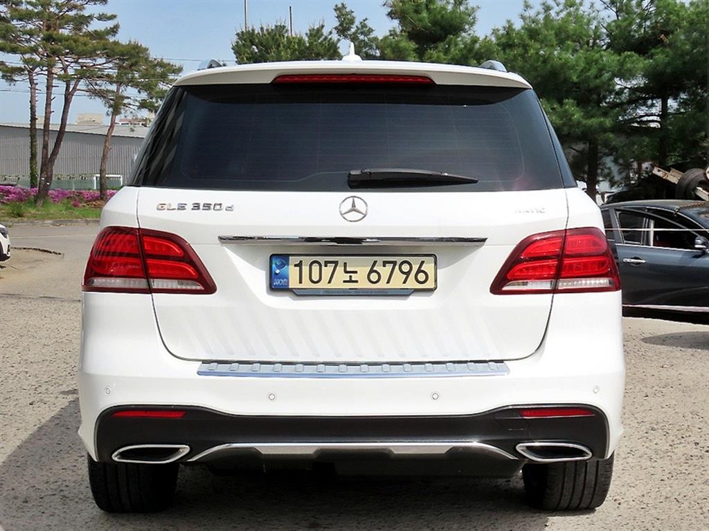 Mercedes Benz GLE Class - Vista 4