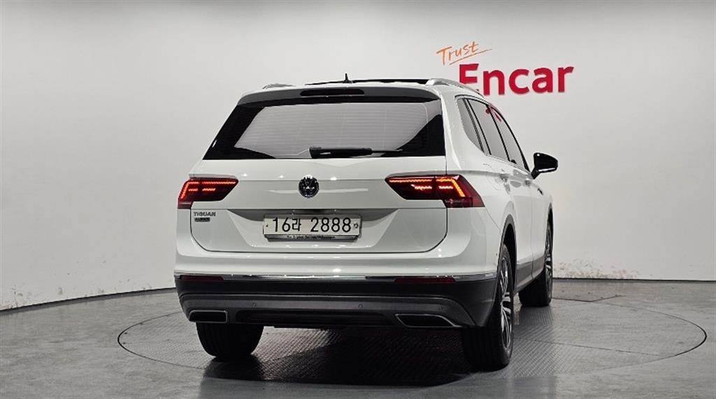 Volkswagen Tiguan - Vista 4