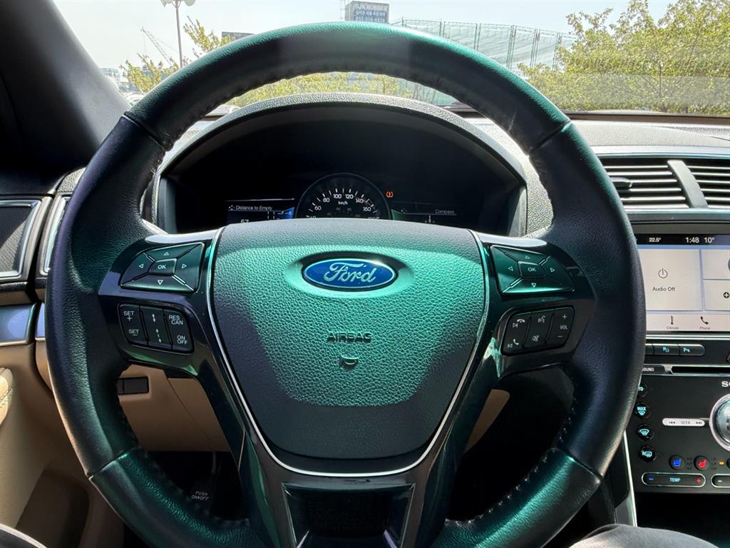 Ford Explorer - Vista 6