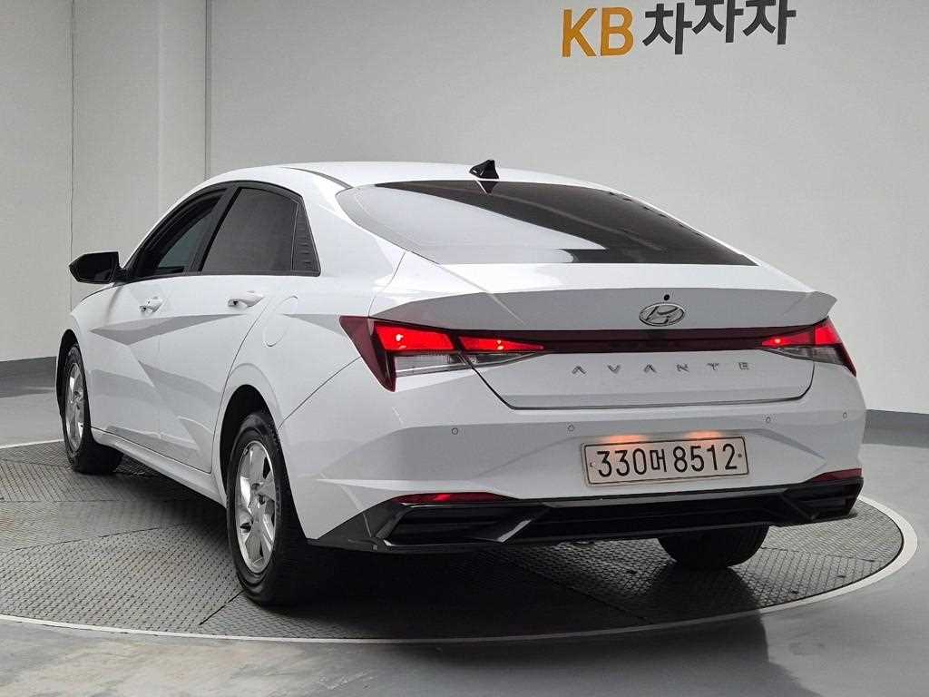 HYUNDAI Avante - Vista 2
