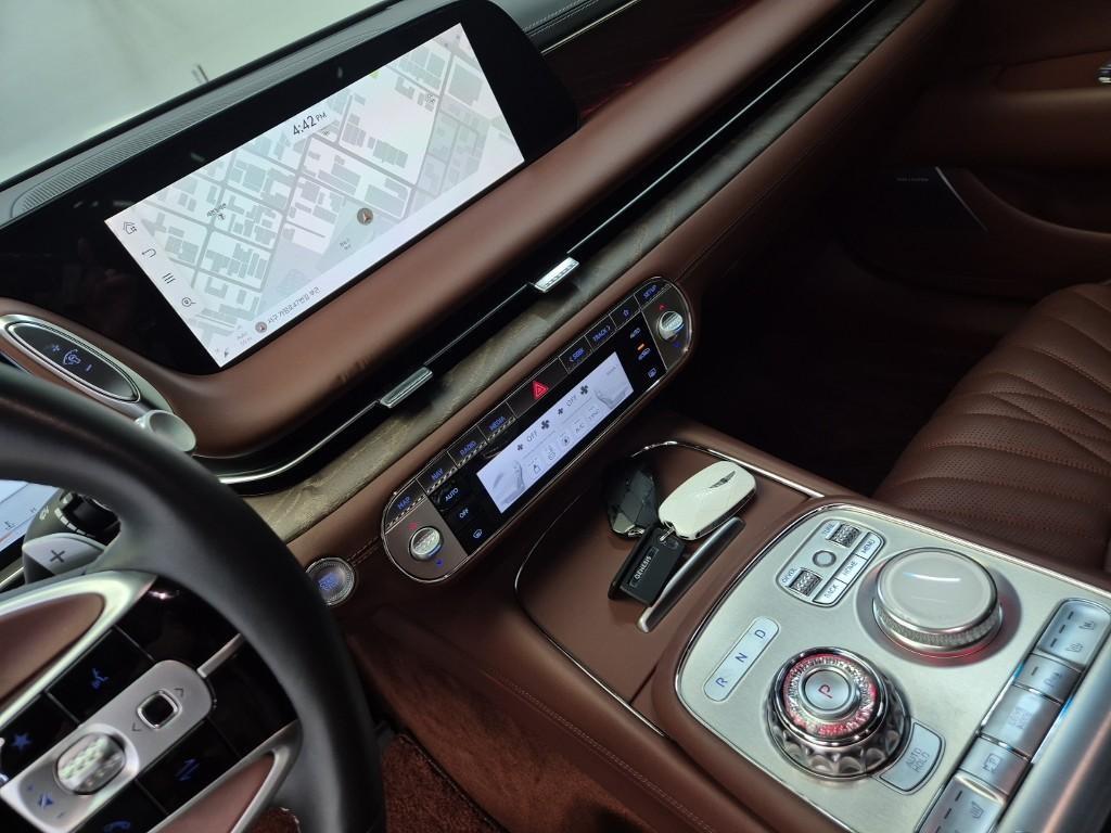 Genesis G90 - Vista 11