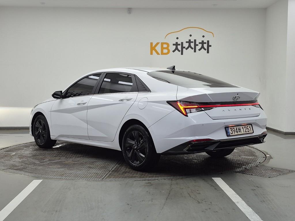 HYUNDAI Avante - Vista 3