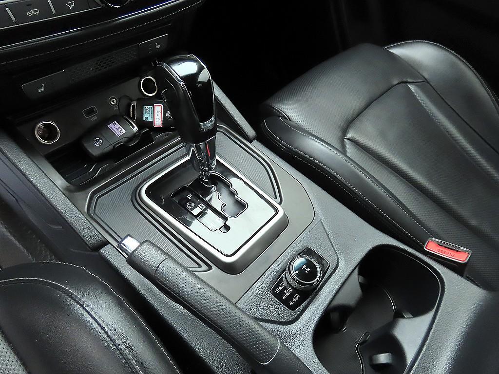 Ssangyong Rexton - Vista 10