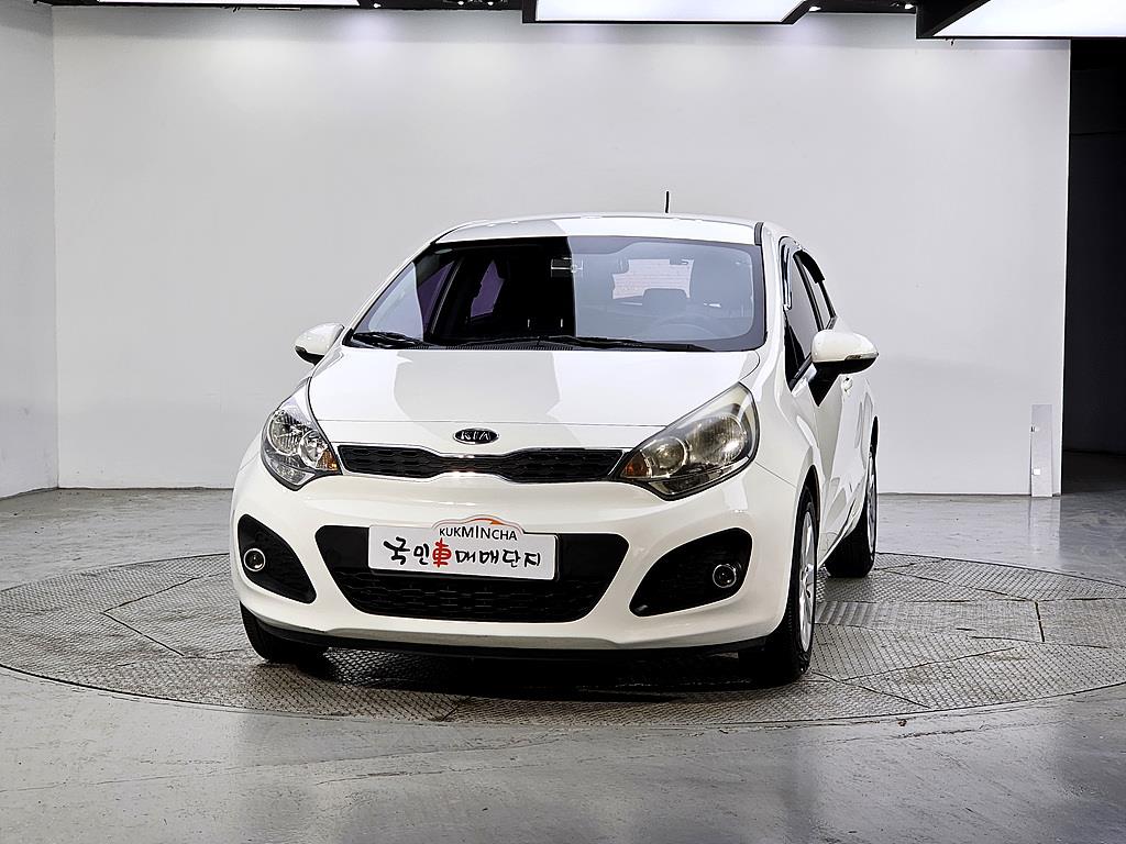 KIA Pride - Vista 2