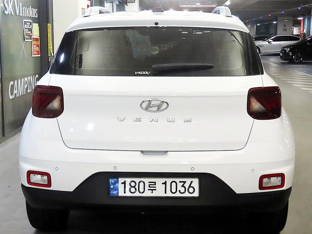HYUNDAI Venue - Vista 5