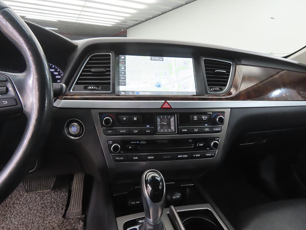 HYUNDAI Genesis - Vista 10