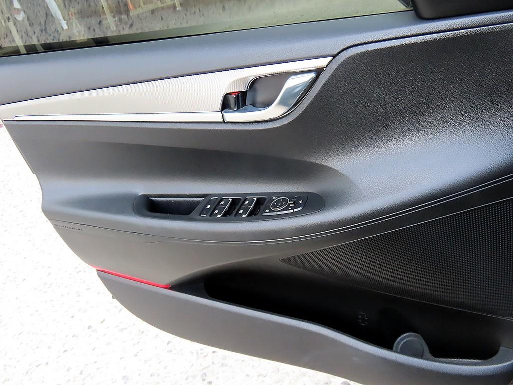 HYUNDAI Grandeur - Vista 11