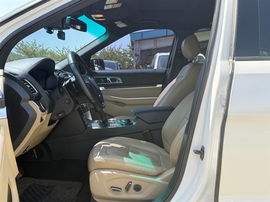 Ford Explorer - Vista 8